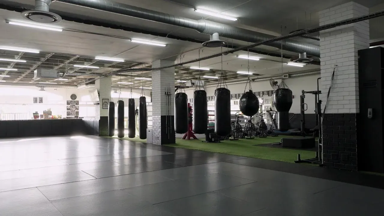 Open matted floor lined with heavy bags